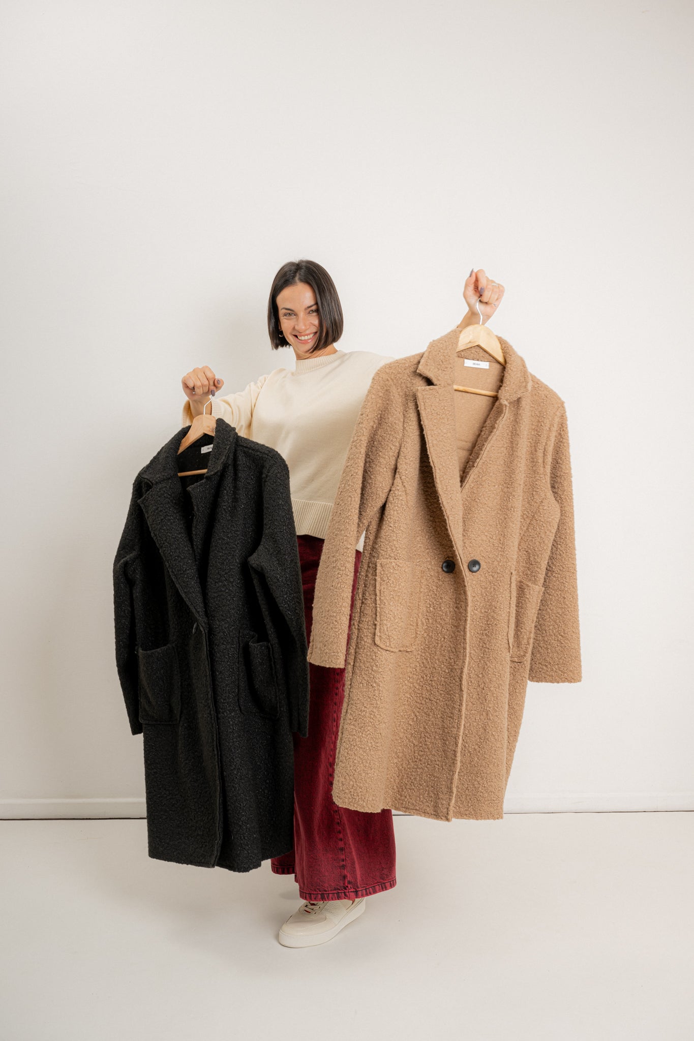 saco beige y negro