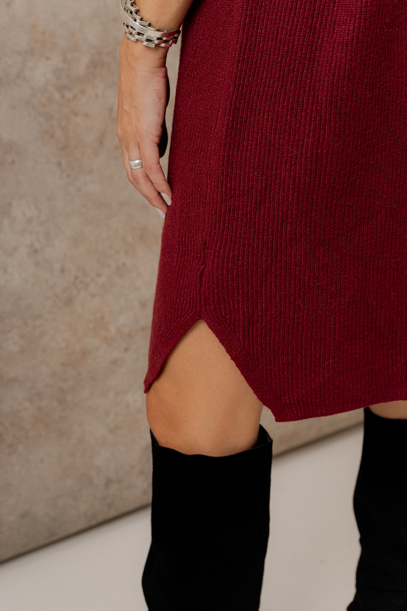 vestido bordo rodilla