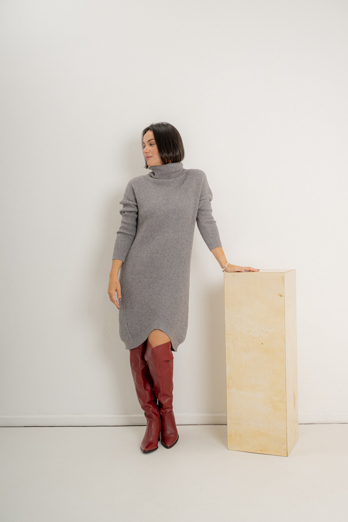 vestido gris corto