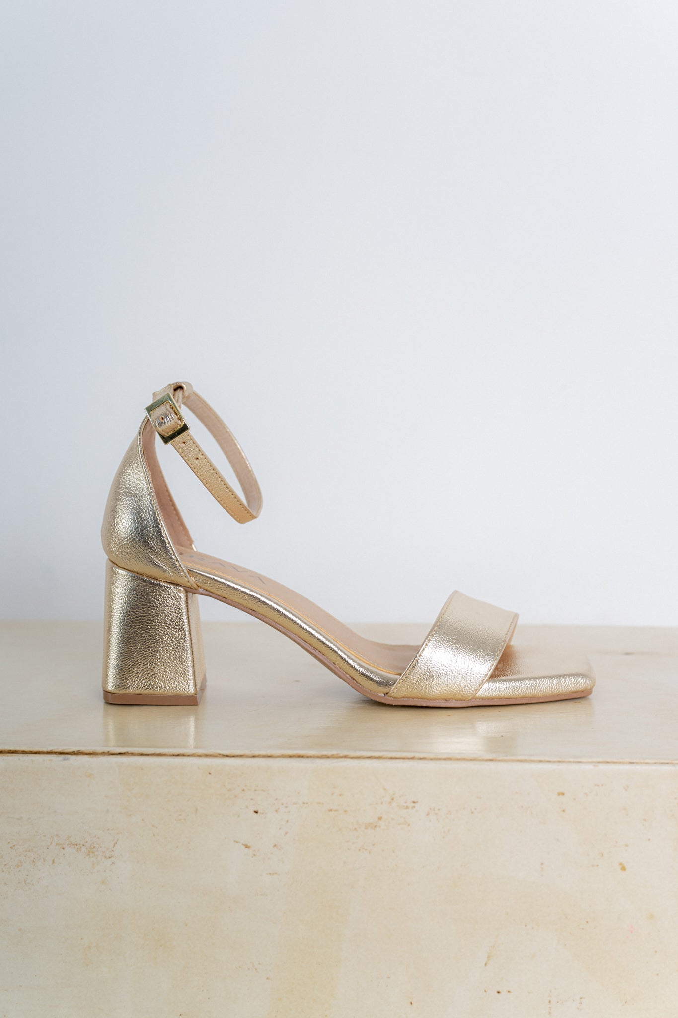 SANDALIAS ALTA MUJER ORO