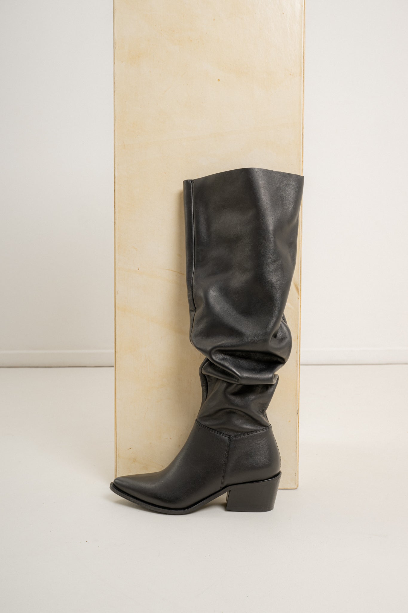 Bota bucanera larga REESE
