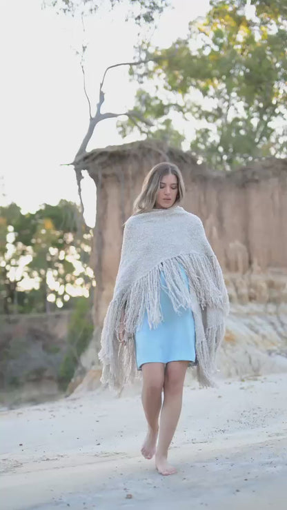 Ruana Triángulo PUMICE