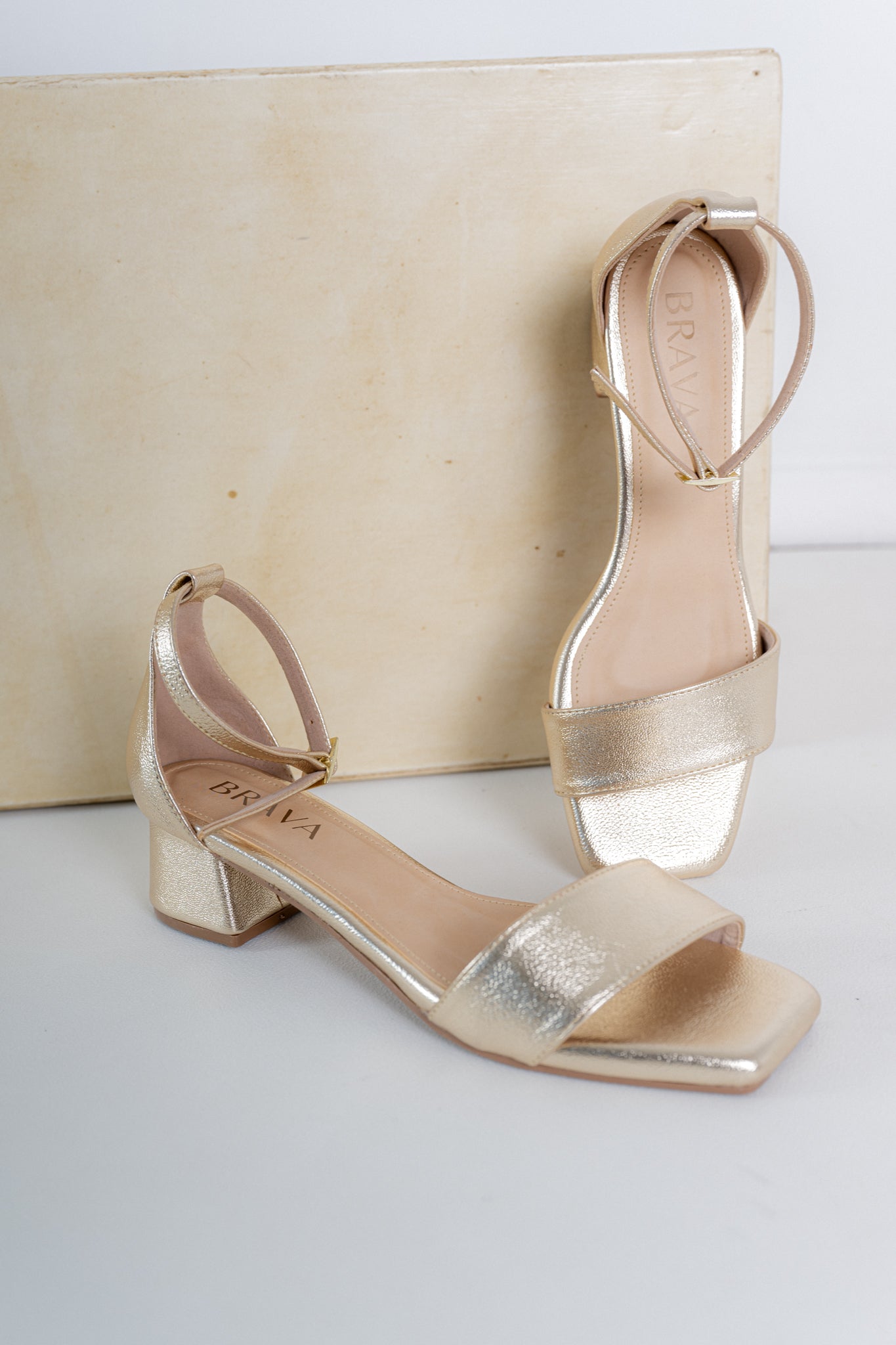 sandalias mujer oro